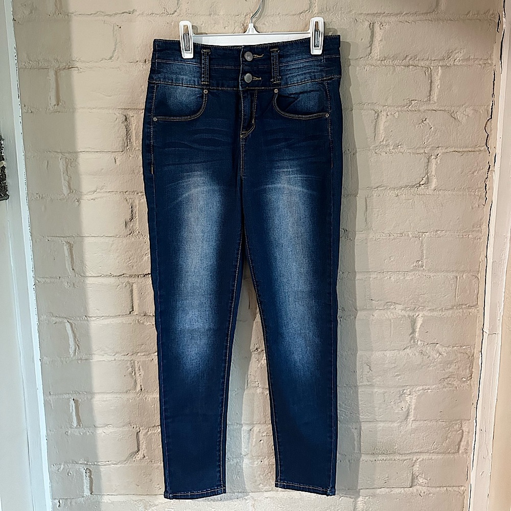 Tinseltown size 3 comfy stretch dark wash basic casual denim blue skinny jeans